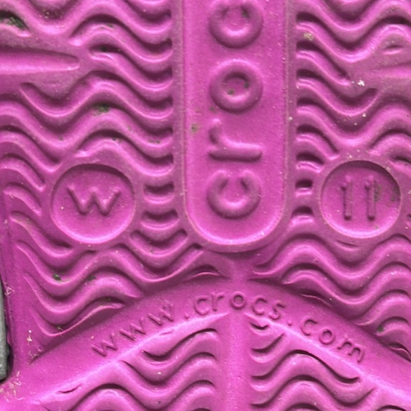 CROCS Gray Pink Sandals Covered Toe Shoes Size 11 CR6912D - Picture 7 of 7